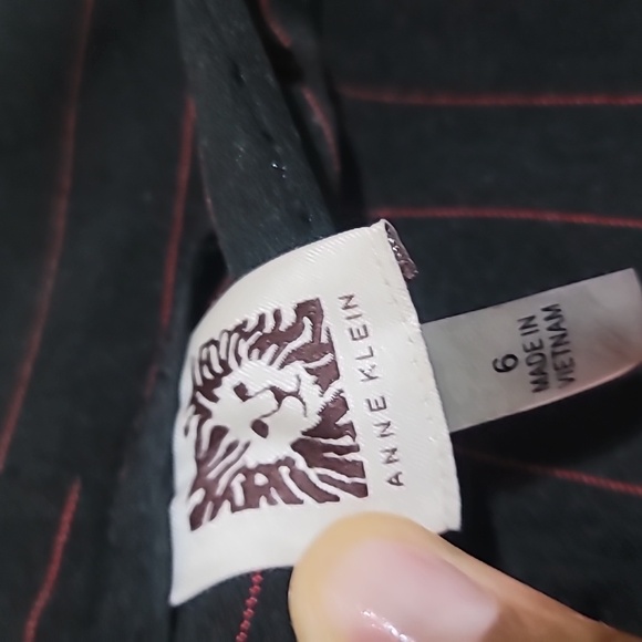 Anne Klein Women Black and Red Pinstriped WideLeg Crop Pants - Picture 9 of 10